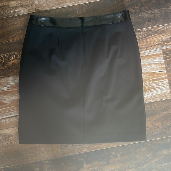 White House Black Market Mini Skirt - Picture 4 of 4